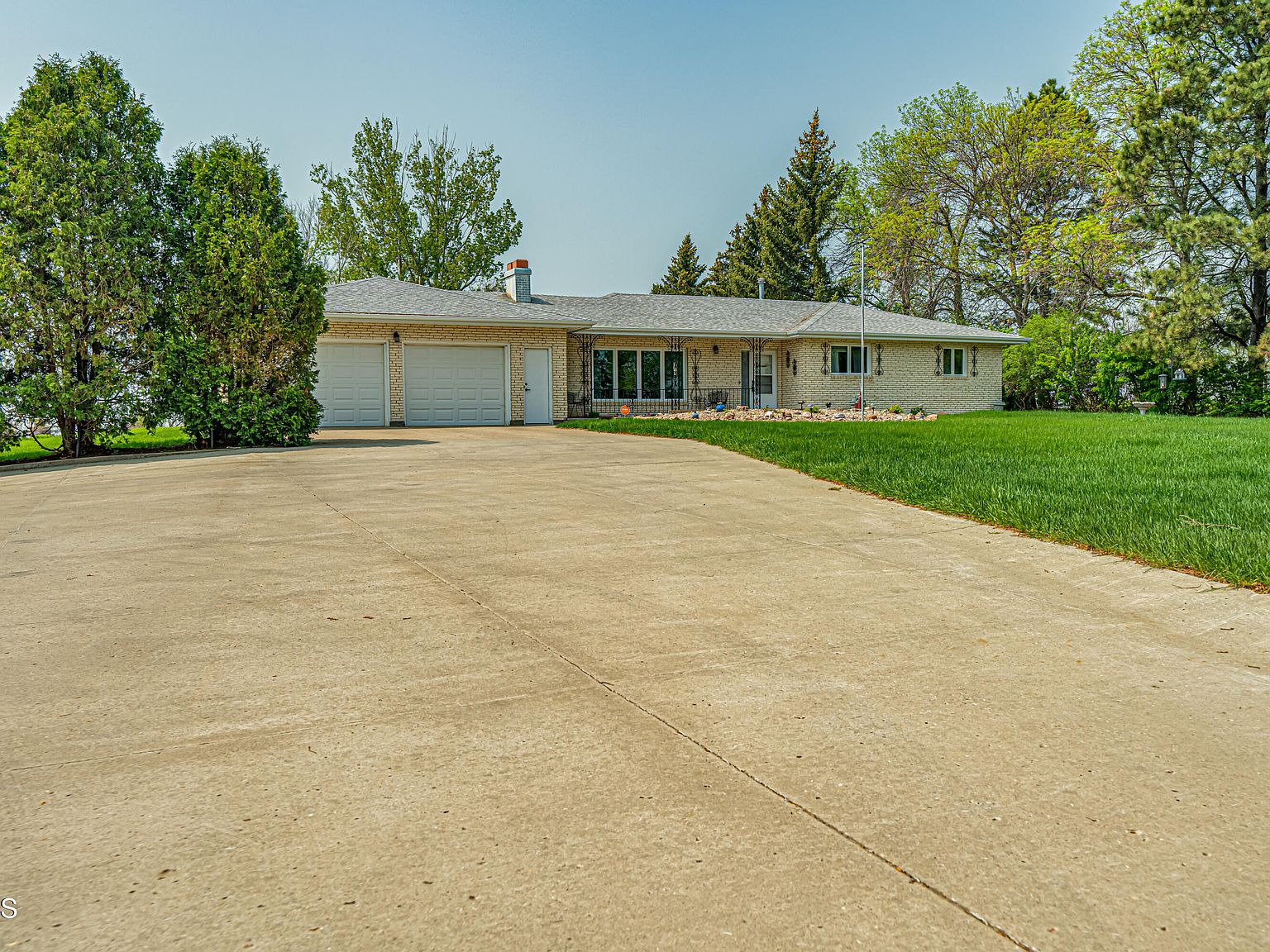 2027 Old Red Trl NW, Mandan, ND 58554 MLS 4006883 Zillow