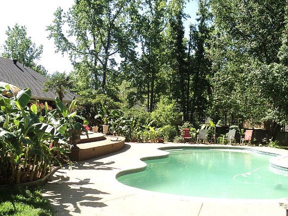 3rd image of 17986 Forest Glen Cir