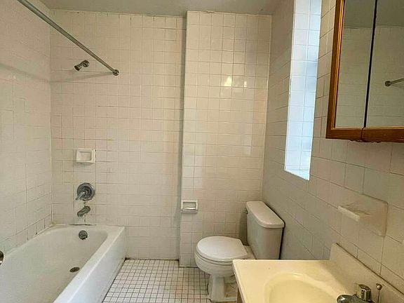 3rd image of 223 E 85th St APT 22