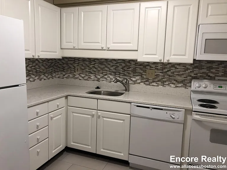 17 Monmouth Ct #M — Photo 5