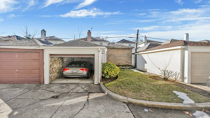 Sold by Remax Real Estate Professionals | media 5