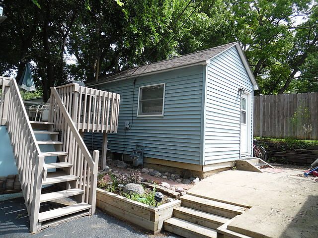 2nd image of 30 E Oak St