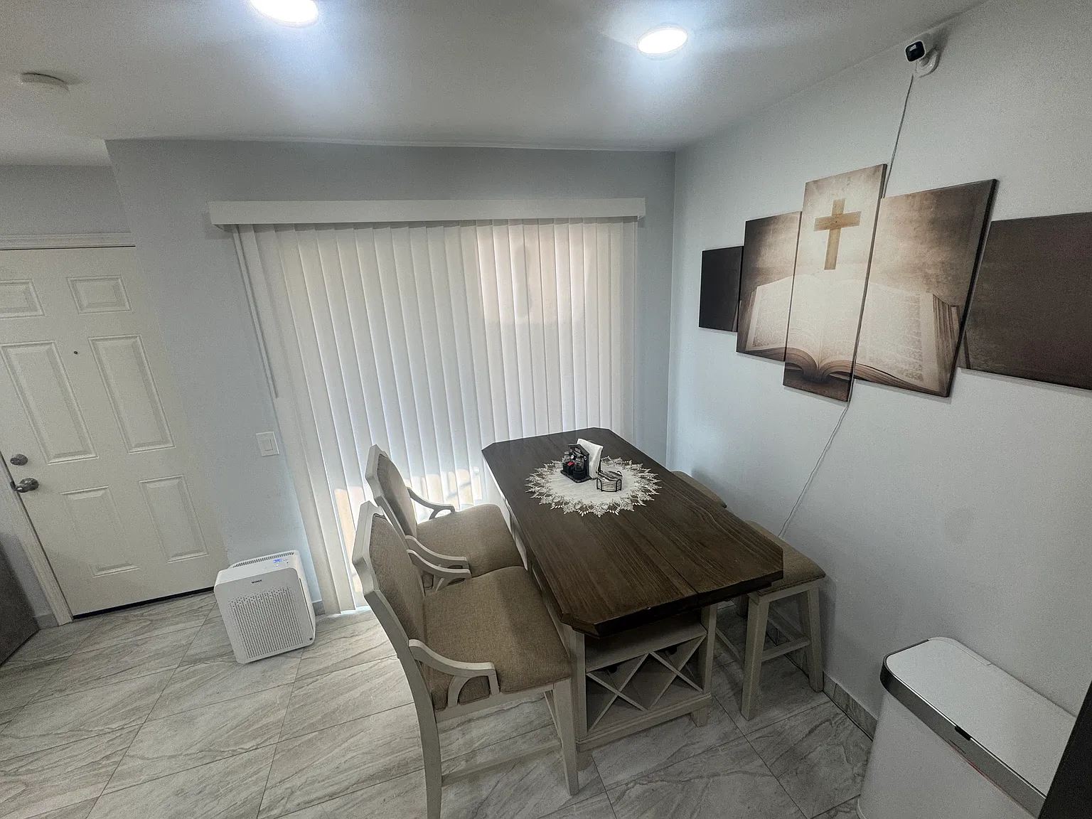 3 bed, 1067 sqft, $3,385 — Photo 4