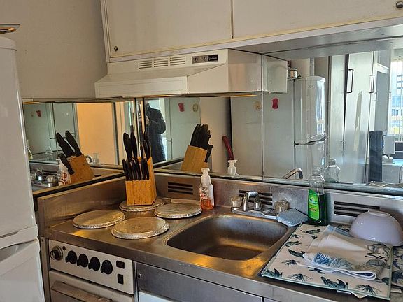 4th image of 108 S Montpelier Ave APT 411