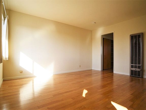 3rd image of 409 38th St APT 203