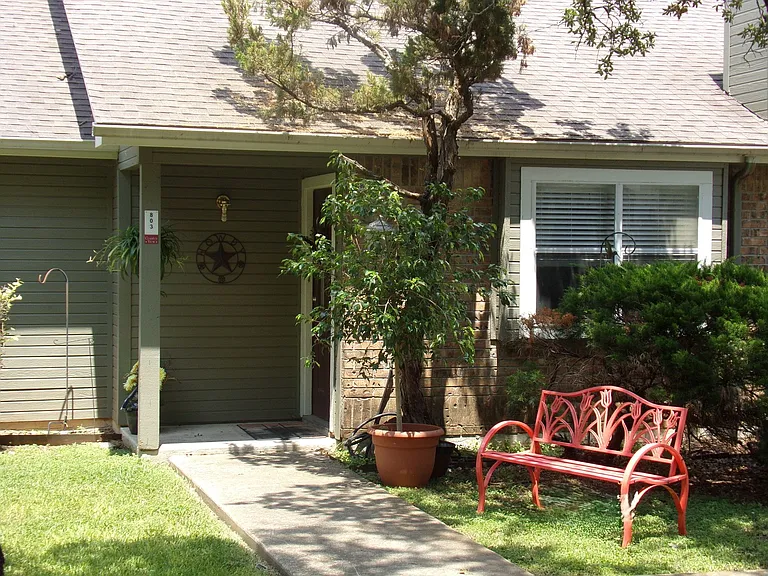 Country View Apartments — Photo 8