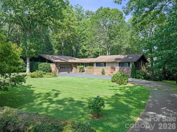 130 Brandon Rd, Hendersonville, NC 28739