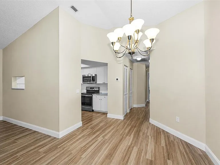 4638 Sheffield Dr — Photo 7