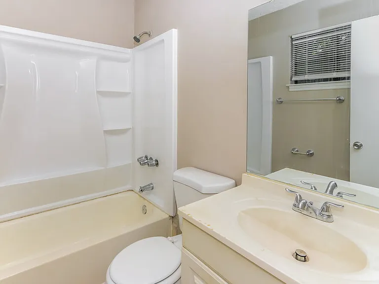 8912 Saddlewood Dr — Photo 10