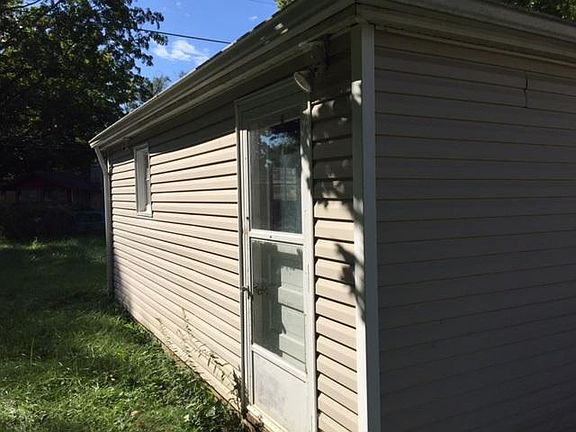 4th image of 1632 Central Dr
