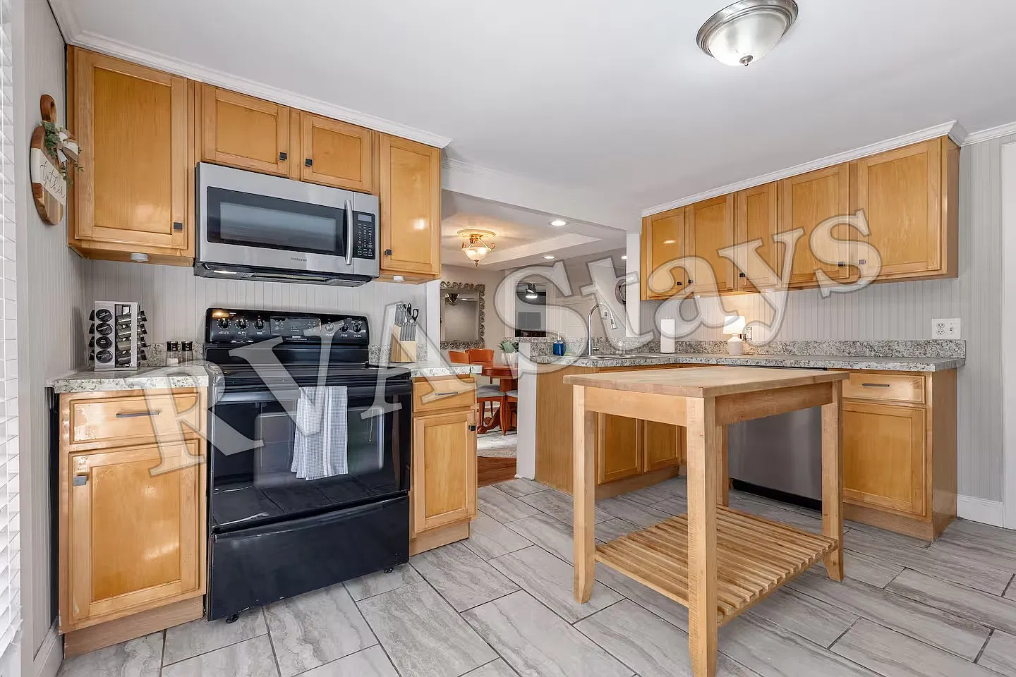 211 Thompson St — Photo 2