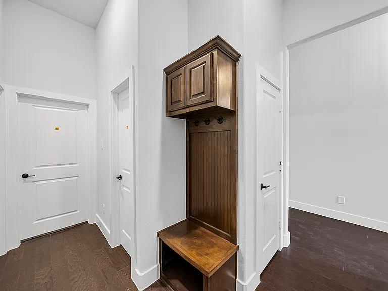 925 Baybrook Ln — Photo 16