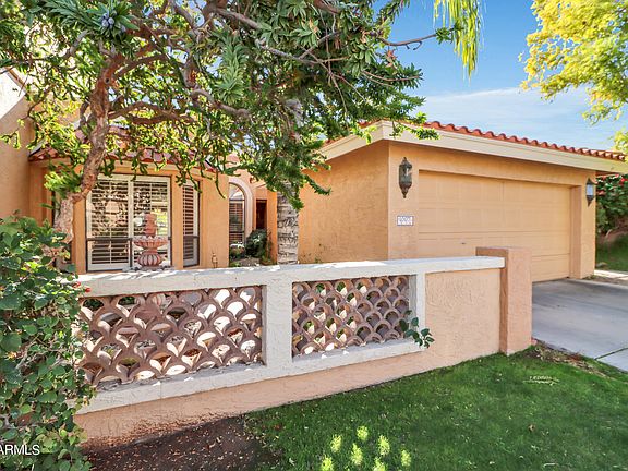 3rd image of 1007 E DESERT COVE Avenue