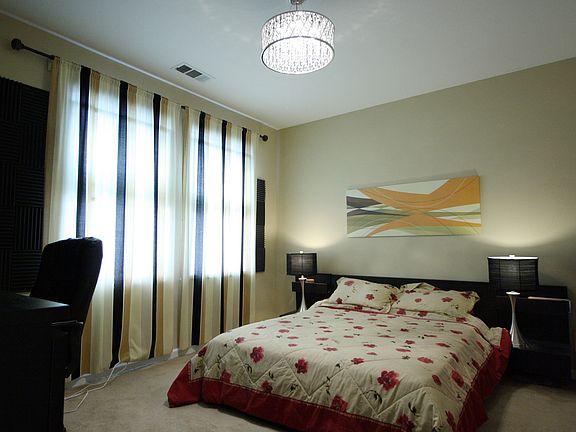 5th image of 323 Destino Cir
