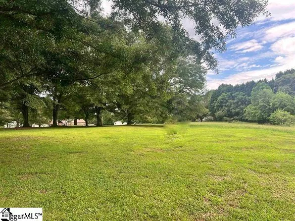 700 E Victor Hill Rd, Duncan, SC 29334