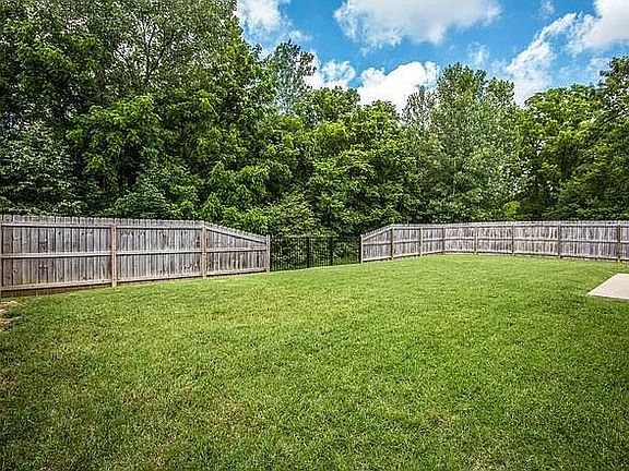 3rd image of 1073 Countess Ln