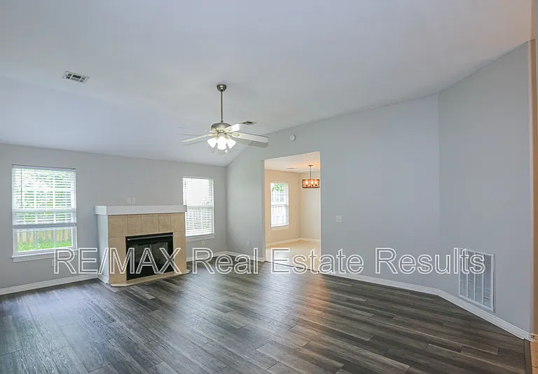 3711 SW Hansom Loop — Photo 4