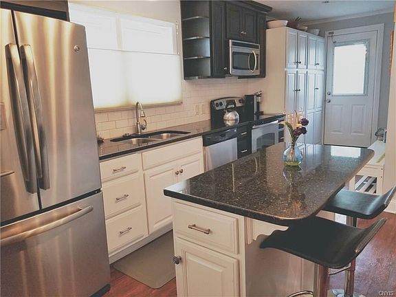 4th image of 318 Scott Ave