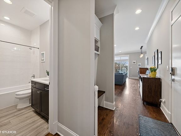 3rd image of 5061 N Lincoln Ave Unit 302
