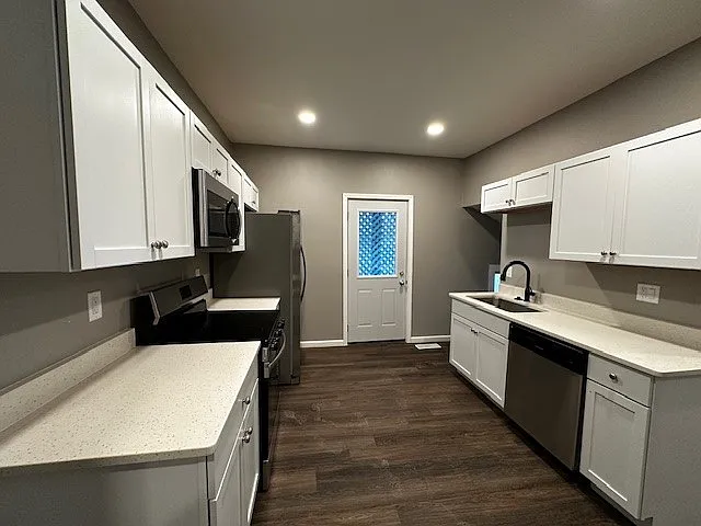 5 bed, 2200 sqft, $4,500 — Photo 3
