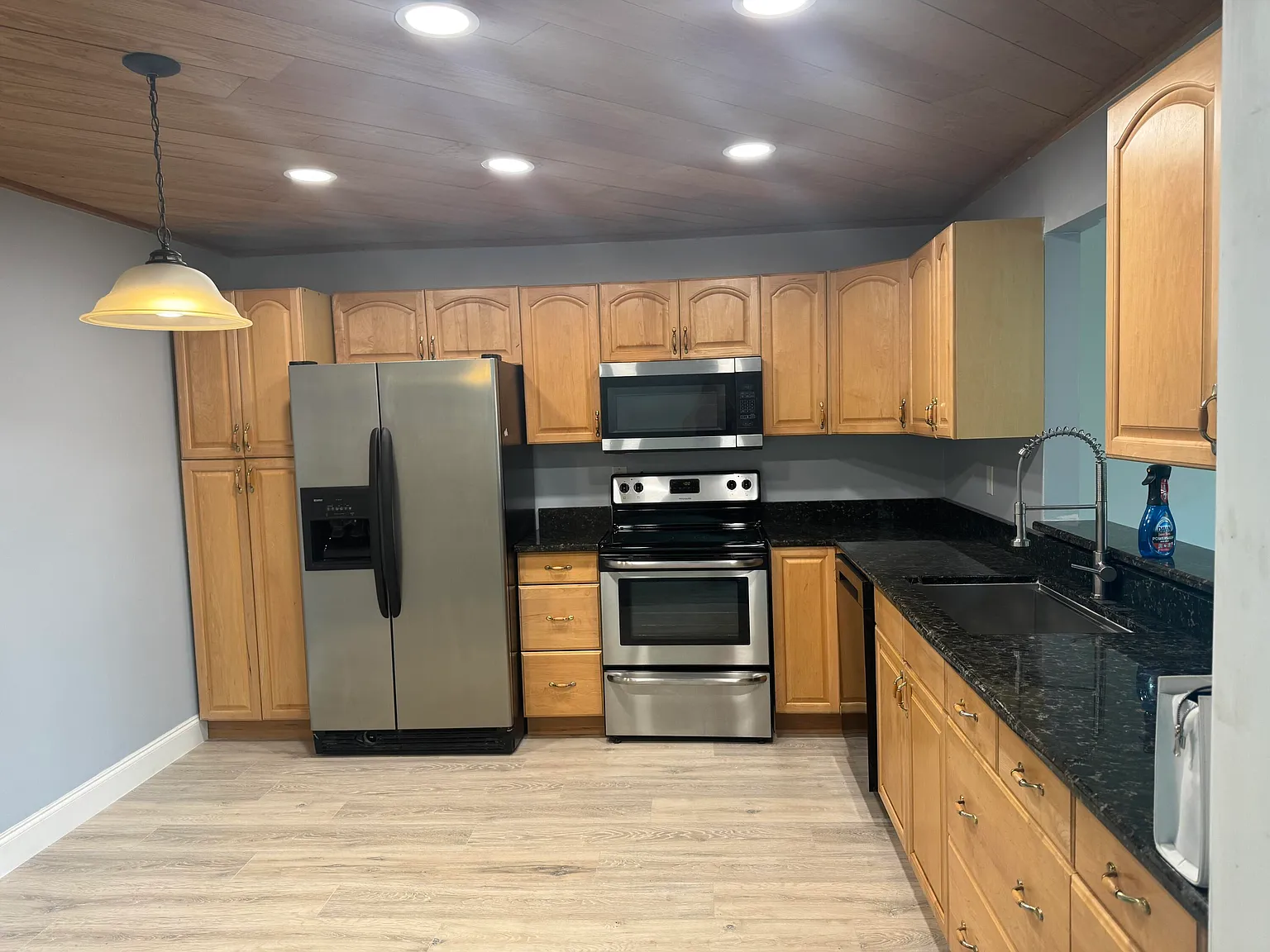 3 bed, 2.5 bath, 2169 sqft, $3,500 — Photo 3