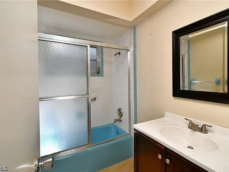 9 Park Lane Cir — Photo 16