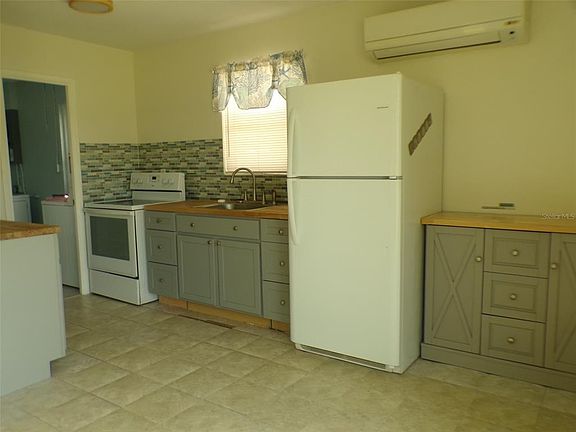 4th image of 4011 Grobe St