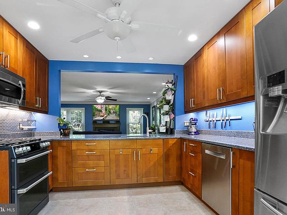 4th image of 23 Carriage House Cres