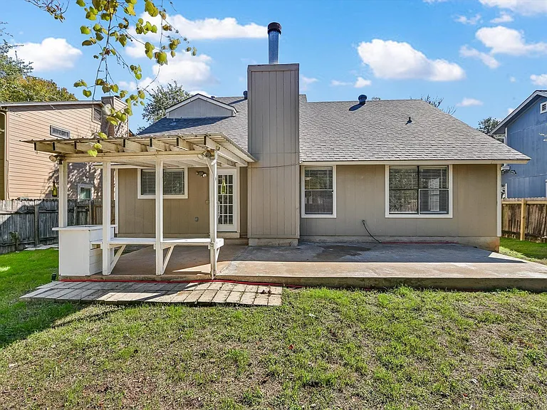 6808 Luckenbach Ln — Photo 21