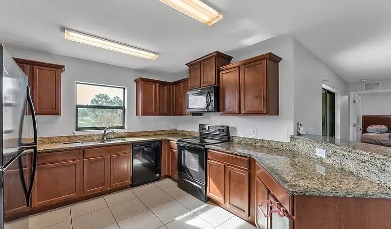 2447 Torrens Dr — Photo 4