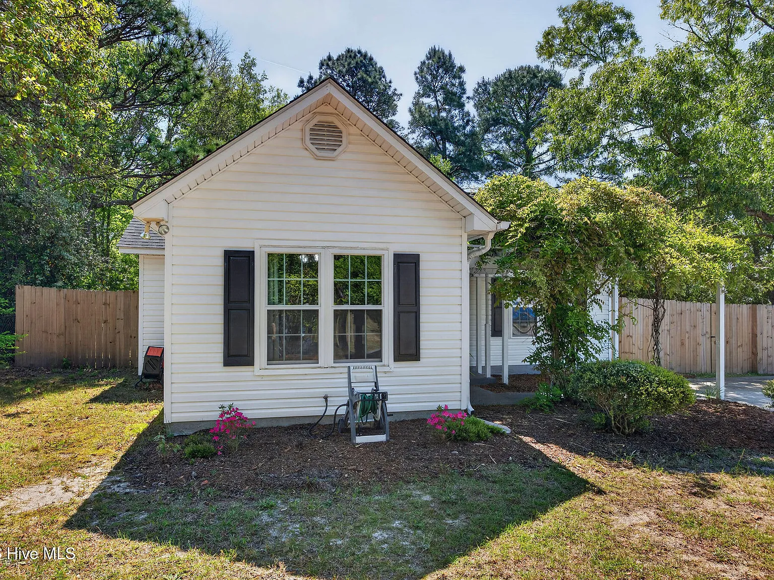 3 bed, 2.0 bath, 1216 sqft, $1,650 — Photo 4