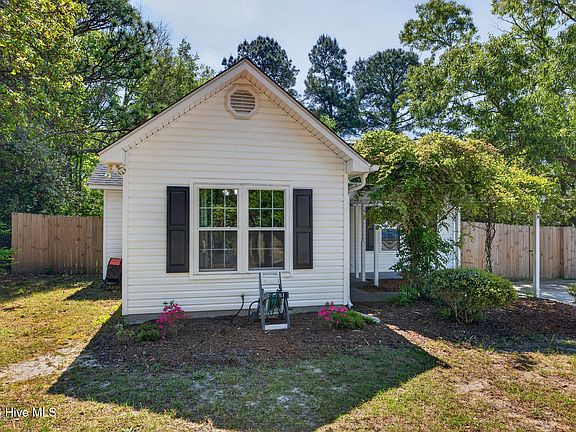 4th image of 315 Tangle Oaks Ct SE