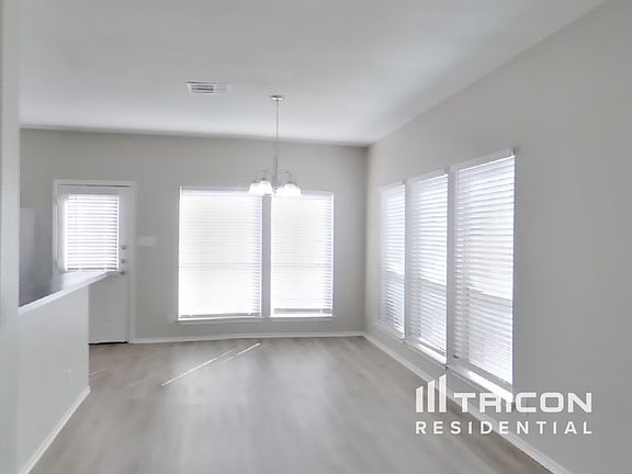 4th image of 4322 Griffin Park Dr