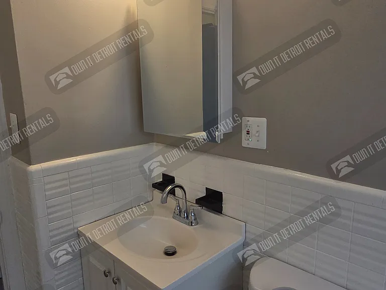 8460 Timken Ave — Photo 22