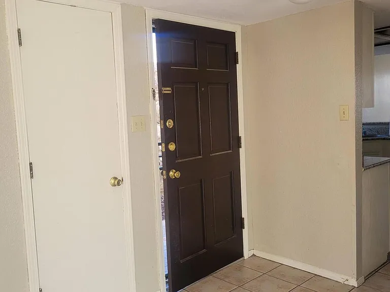 3200 Mountain Ridge Dr — Photo 3