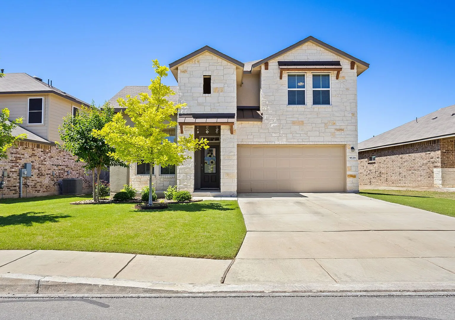 4 Bedroom/2.5 Bath Valley Ranch Subdivision — Photo 2