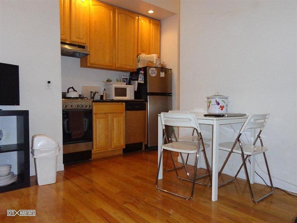 2nd image of 446 E 76th St APT 1A