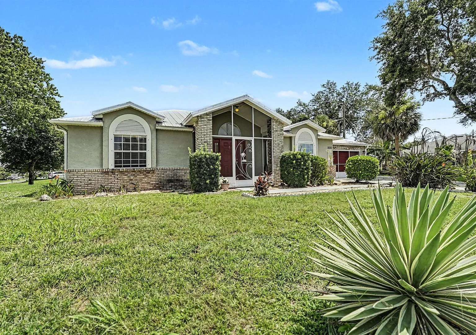 880 Vocelle Avenue — Photo 4