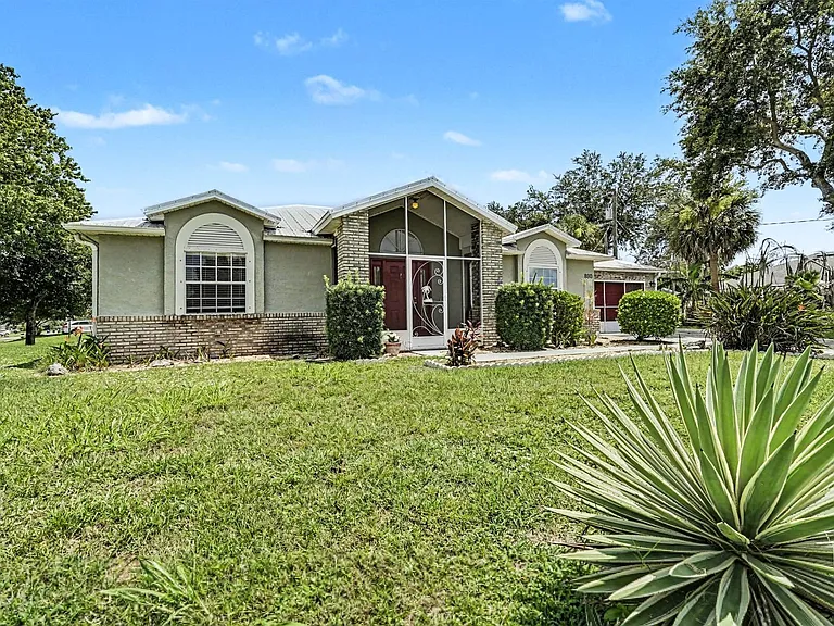 880 Vocelle Ave — Photo 4