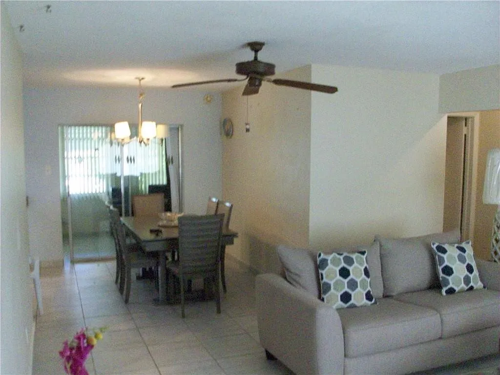 2 bed, 2.0 bath, 1330 sqft, $2,000 — Photo 4