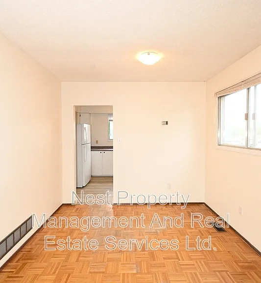 215 McIntyre Cres #1 — Photo 3