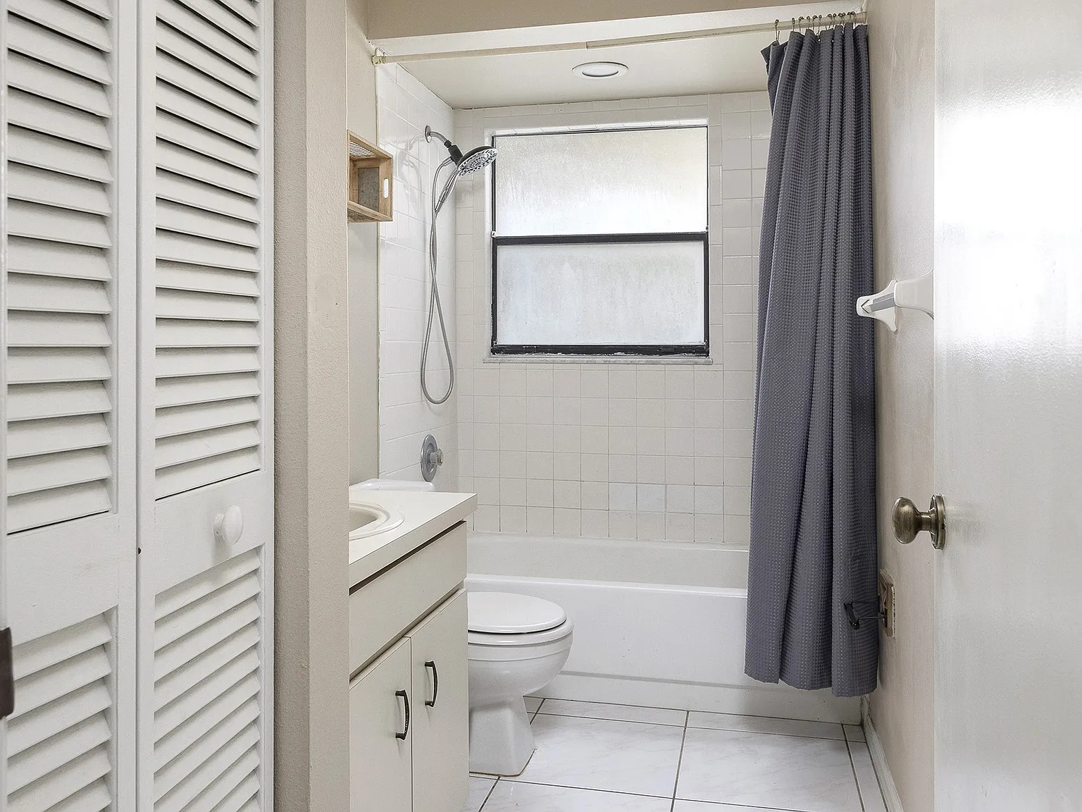 2 bed, 1053 sqft, $2,190 — Photo 3