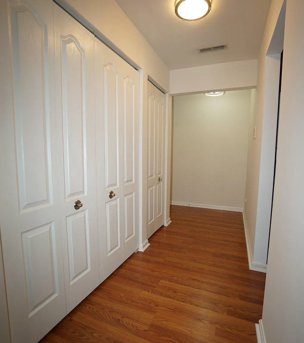 2 bed, 2.0 bath, 962 sqft, $2,100 — Photo 2