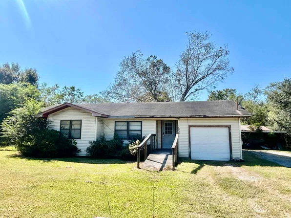 17836 French Village Rd, Winnie, TX 77665