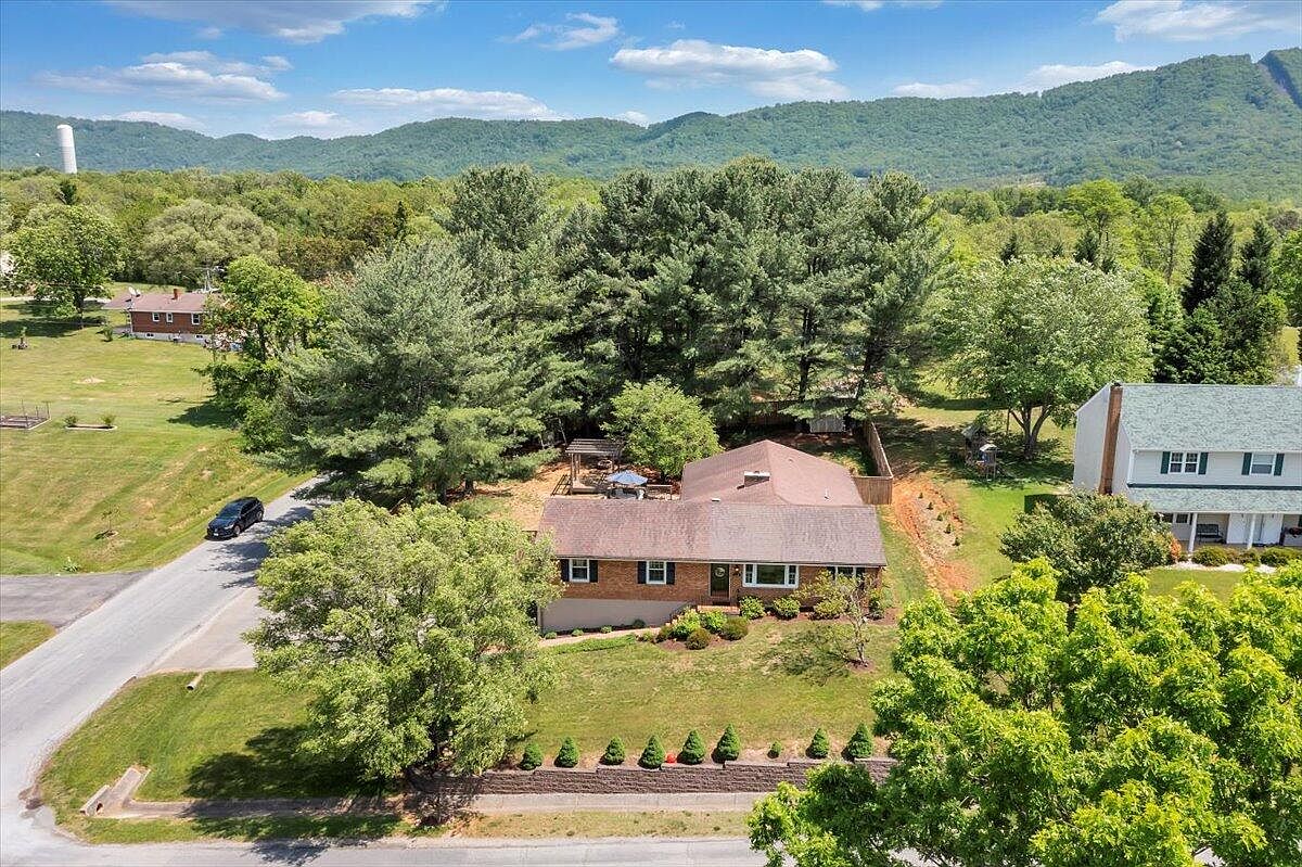 438 Knollwood Dr, Troutville, VA 24175 Zillow