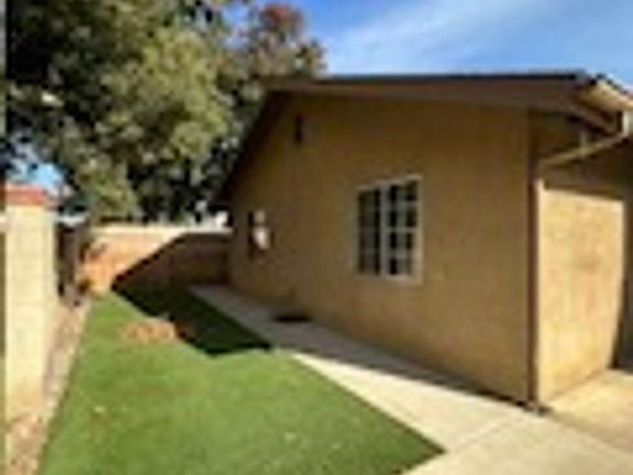 2nd image of 1045 N Oakwood Ct