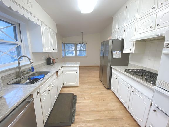 Kitchen (granite counter tops, new stainless steel fridge, dishwasher and stove top)
