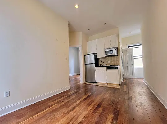 Rented by Gold & Appel Realty Corp | media 9