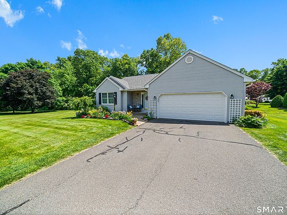 2nd image of 4 Woodbridge Drive #4