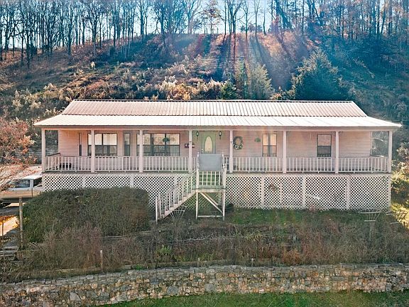3rd image of 3885 Delina Rd